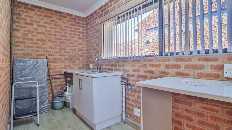 4 Bedroom Property for Sale in Wavecrest Eastern Cape